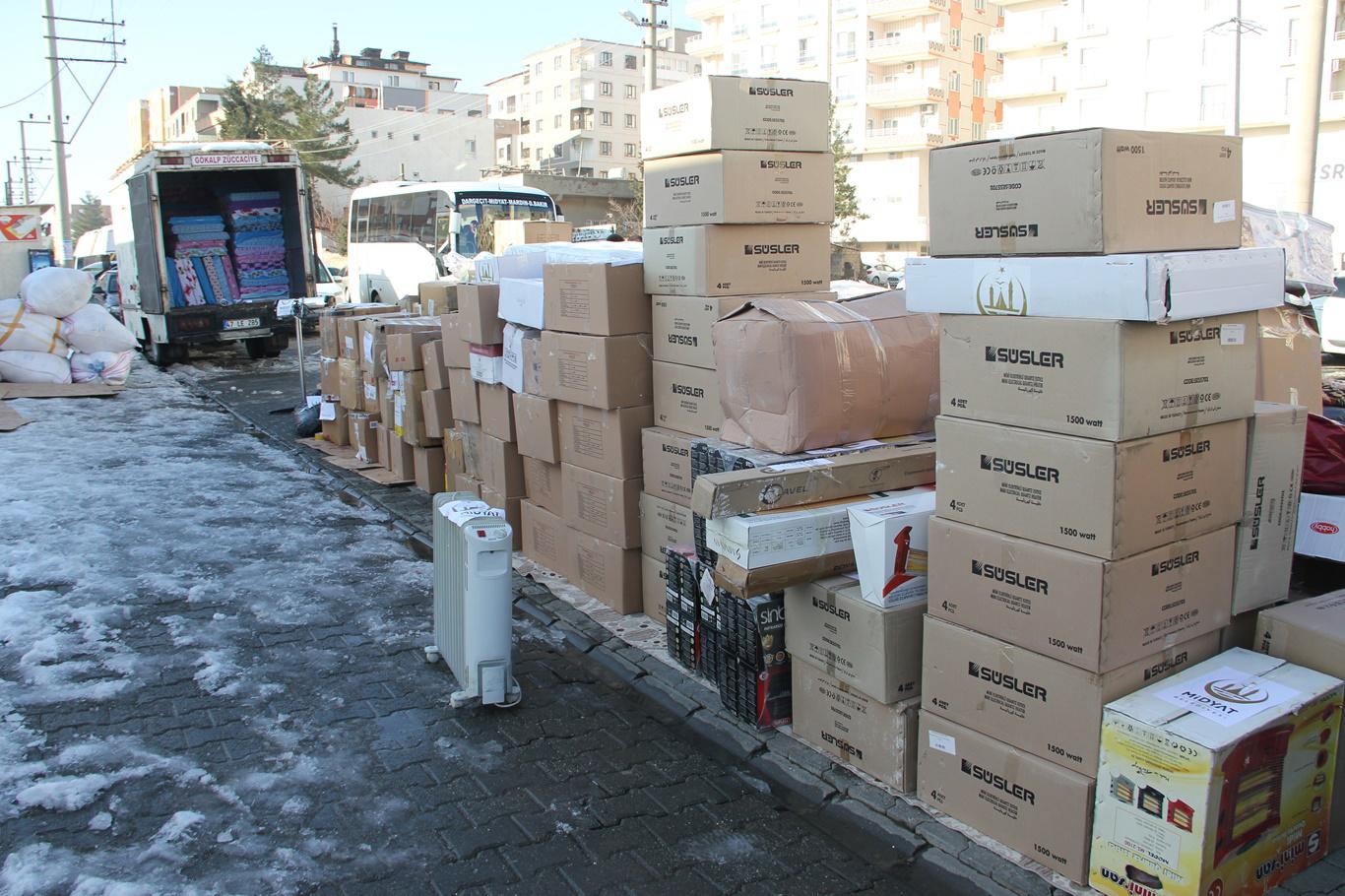 Elazığ'daki depremzedeler için toplanan yardımlar 